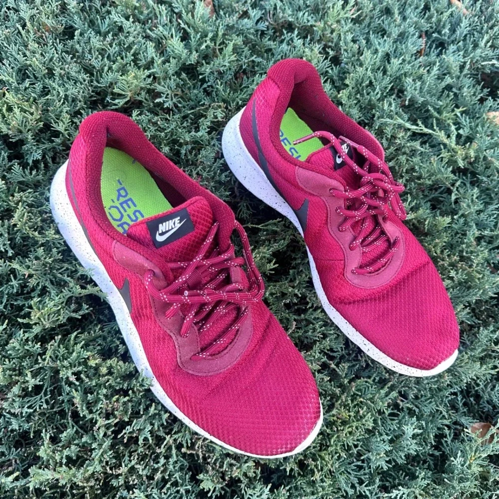 Nike‎ Tanjun Men's Athletic Sneakers Size 11.5 Team Red